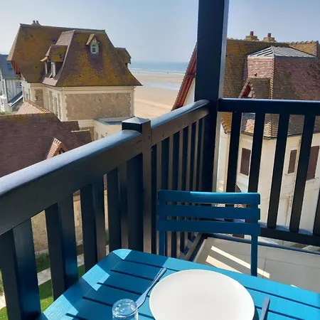 M2m Magnifique Vue - Avec Balcon - Les Pieds Dans L Eau! * بلونفيل سور مير